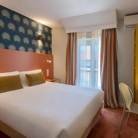 Hotel Du Midi-3