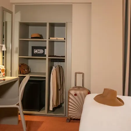 Hotel Du Midi-2